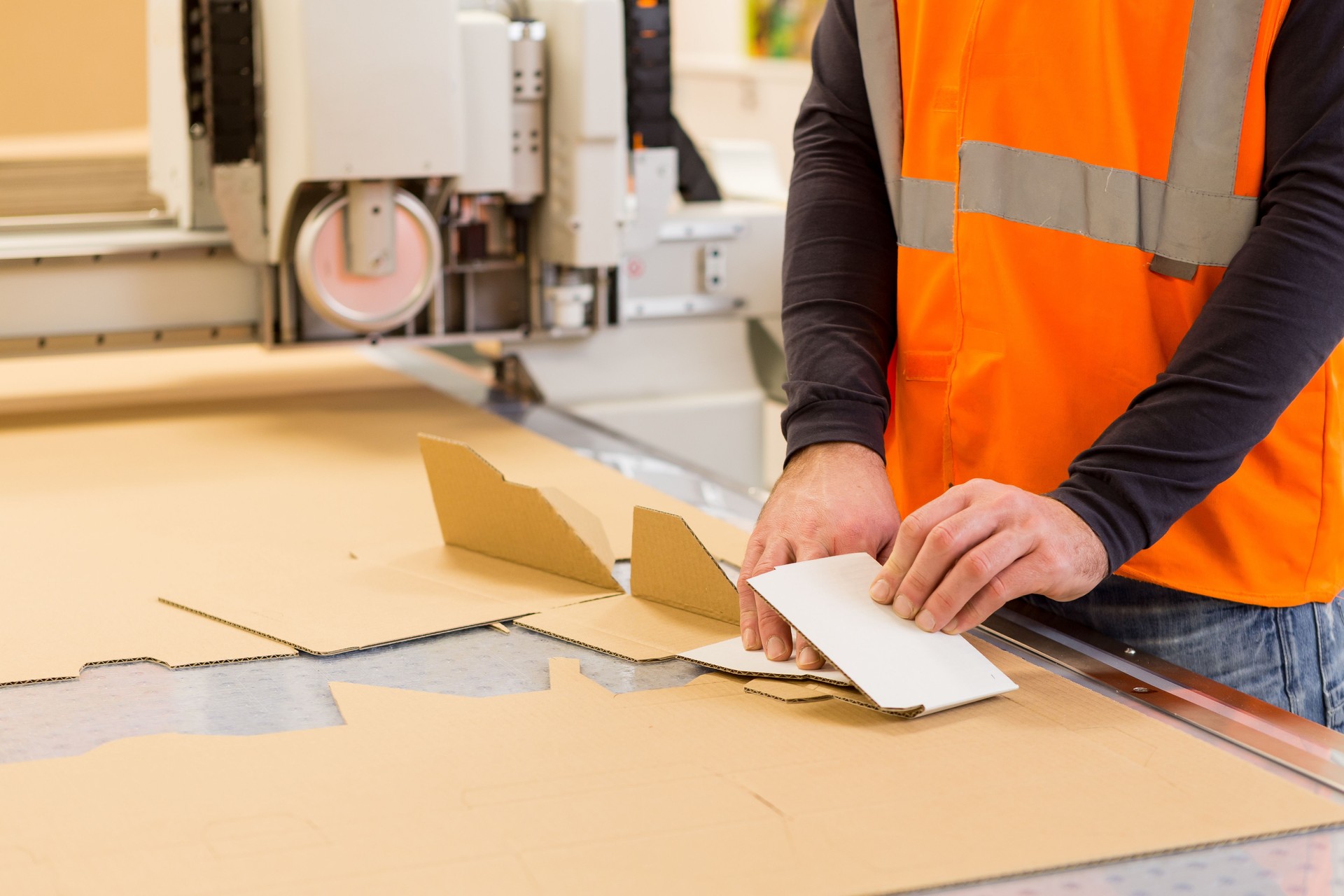 Folding cardboard at the printing plant